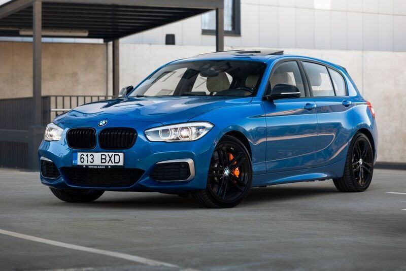 Blau Gebraucht 2016 BMW M140 M Performance Limousine | 35.500 € (Fairer Preis) - Bild 1/4