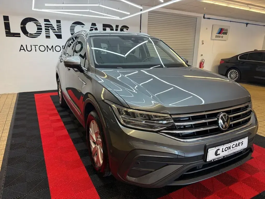 Gebraucht VW Tiguan Allspace Life 150 PS (110 kW) 2023 Grau SUV