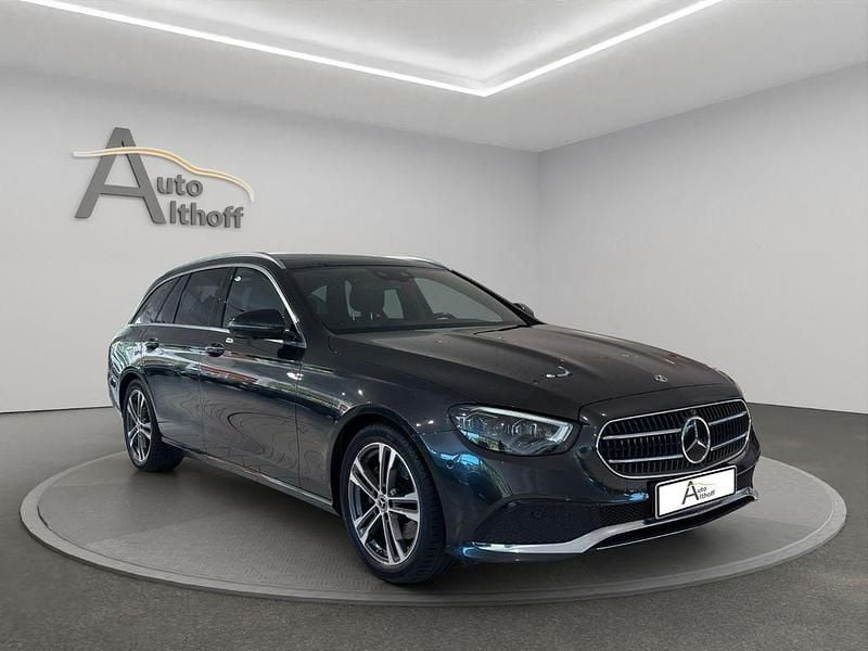 Grau Gebraucht 2021 Mercedes E220 Avantgarde Limousine | 33.999 € (Guter Preis) - Bild 1/4