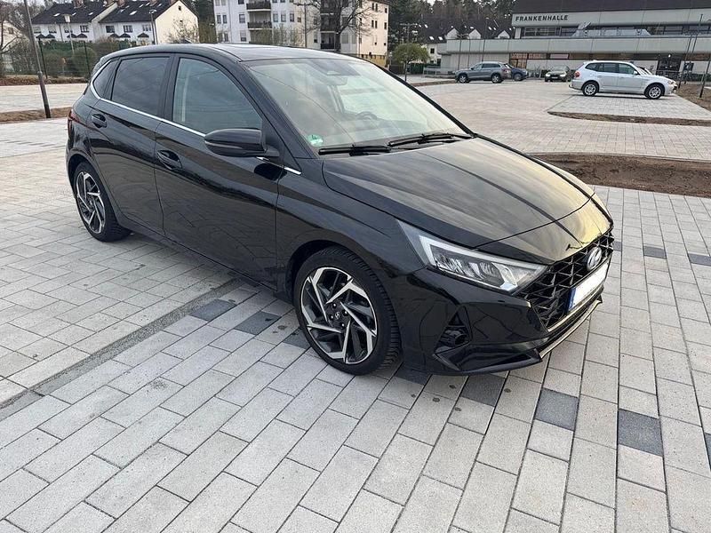 Gebraucht Hyundai i20 101 PS (74 kW) 2021 Schwarz Kleinwagen