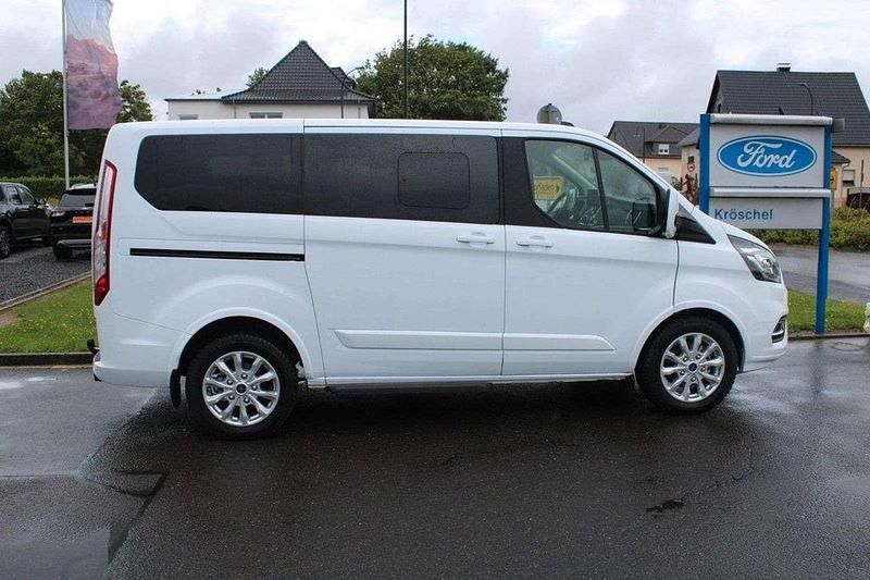Gebraucht Ford Tourneo 170 PS (125 kW) 2023 Weiß Van / Kleinbus