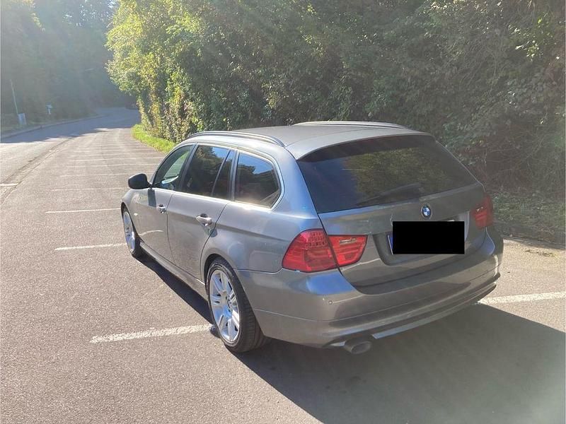 Gebraucht BMW 318 143 PS (105 kW) 2012 Grau Kombi