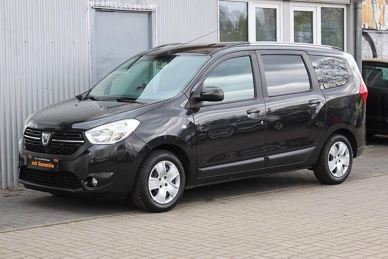 Schwarz Gebraucht 2018 Dacia Lodgy Lauréate Van / Kleinbus | 8.980 € (Fairer Preis) - Bild 1/4