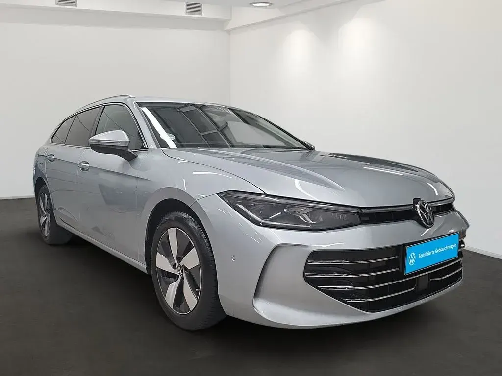 Gebraucht VW Passat Elegance 150 PS (110 kW) 2025 Silber Kombi