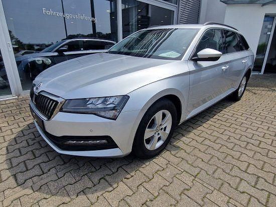 Gebraucht Skoda Superb Ambition 122 PS (89 kW) 2022 Brilliantsilber Kombi