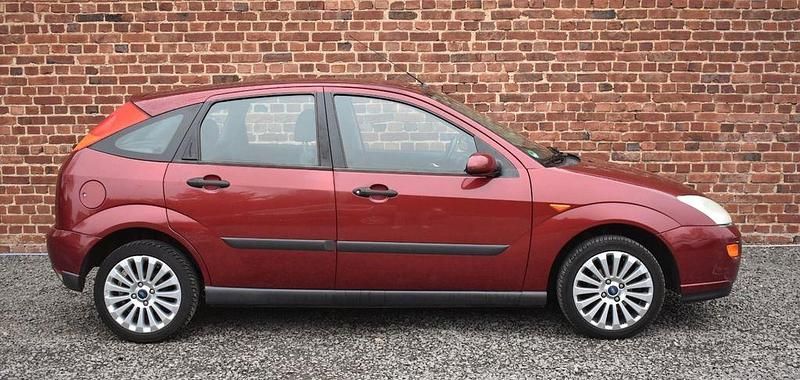 Gebraucht Ford Focus 116 PS (85 kW) 2000 Rot Limousine