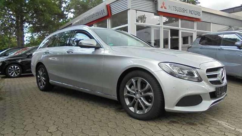 Silber Gebraucht 2016 Mercedes C180 Avantgarde Limousine | 16.900 € (Superpreis) - Bild 1/4