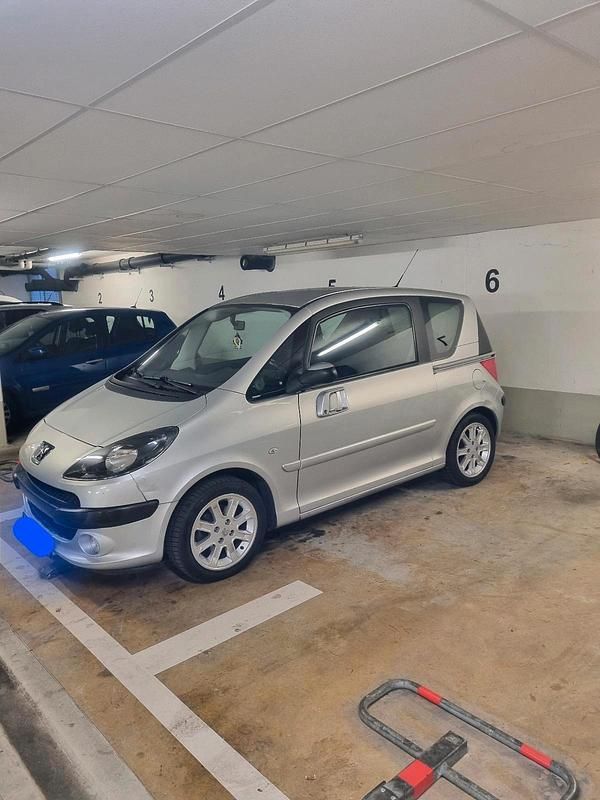Grau Gebraucht 2008 Peugeot 1007 Kleinwagen | 4.750 € (Etwas zu teuer) - Bild 1/4