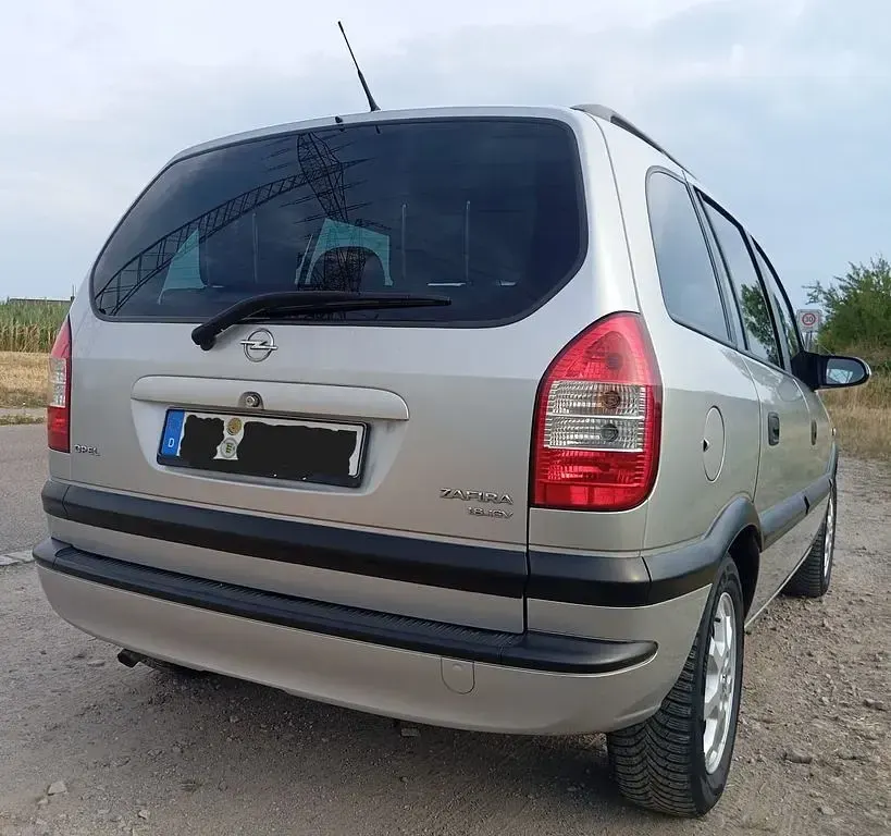 Gebraucht Opel Zafira 116 PS (85 kW) 2000 Silber Van / Kleinbus