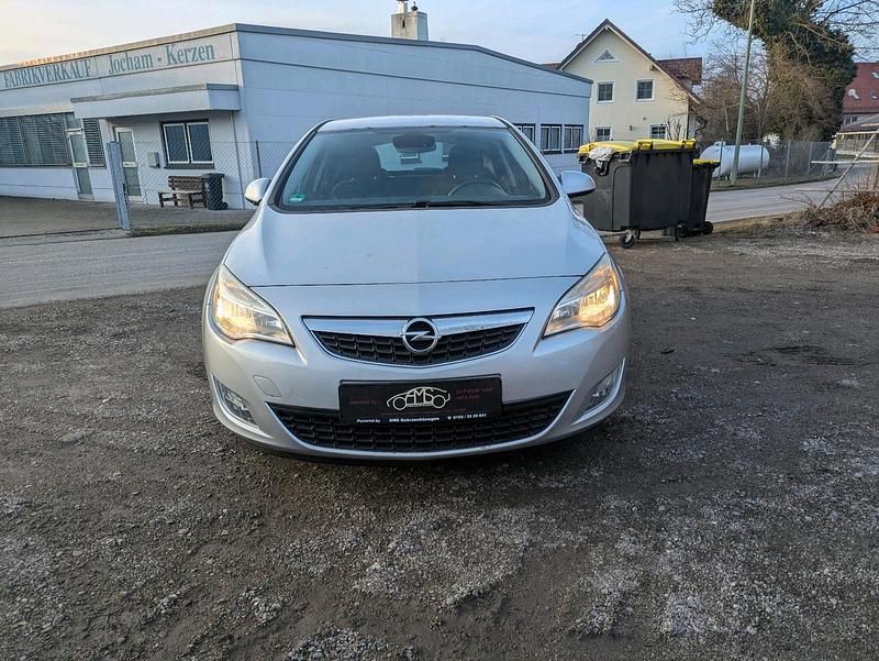 Gebraucht Opel Astra Selection 116 PS (85 kW) 2010 Silber Limousine
