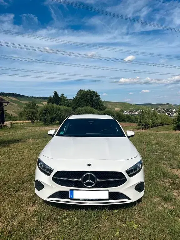 Gebraucht Mercedes A180 136 PS (100 kW) 2023 Weiß Limousine