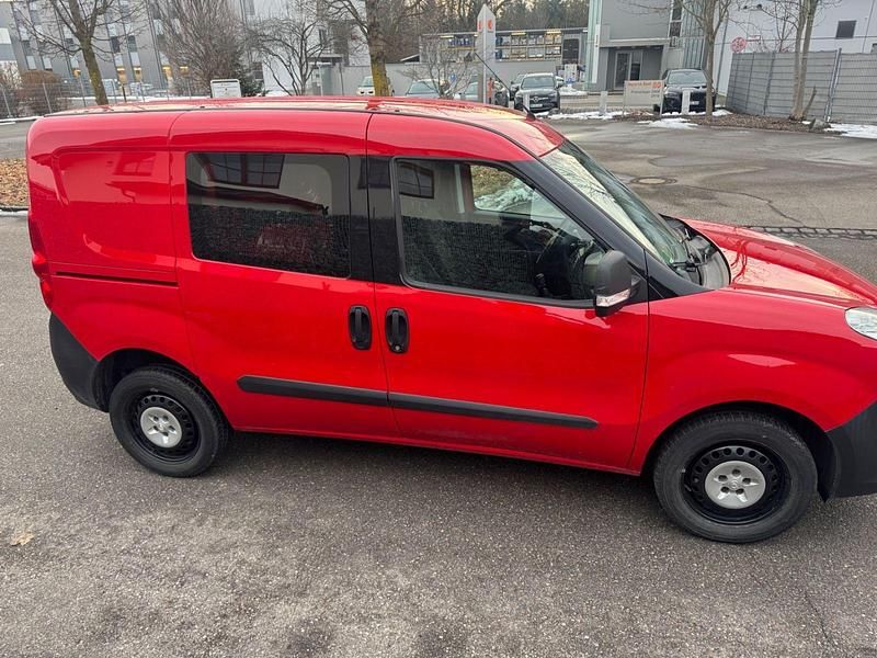 Second-hand Opel Combo Edition 95 CP (69 kW) 2018 Roșu Monovolum