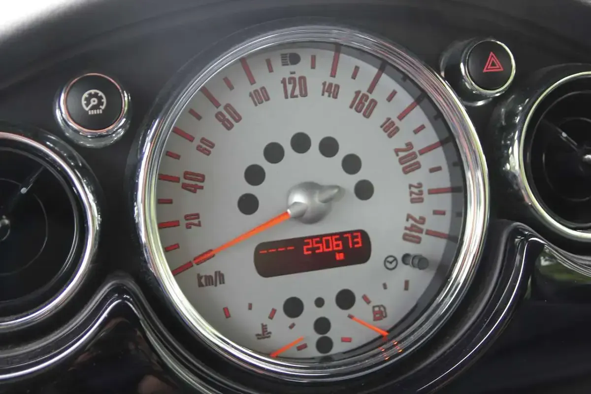 Gebraucht Mini Cooper D Seven 88 PS (64 kW) 2006 Solar red metallic Kleinwagen