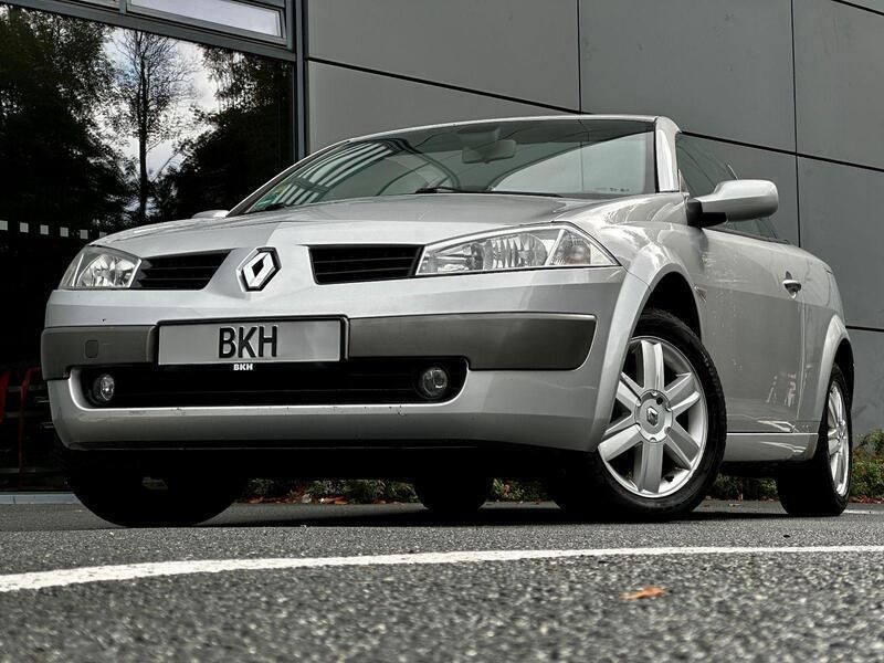 Grau Gebraucht 2005 Renault Mégane Cabriolet Dynamique Cabrio | 2.992 € (Teuer) - Bild 1/4