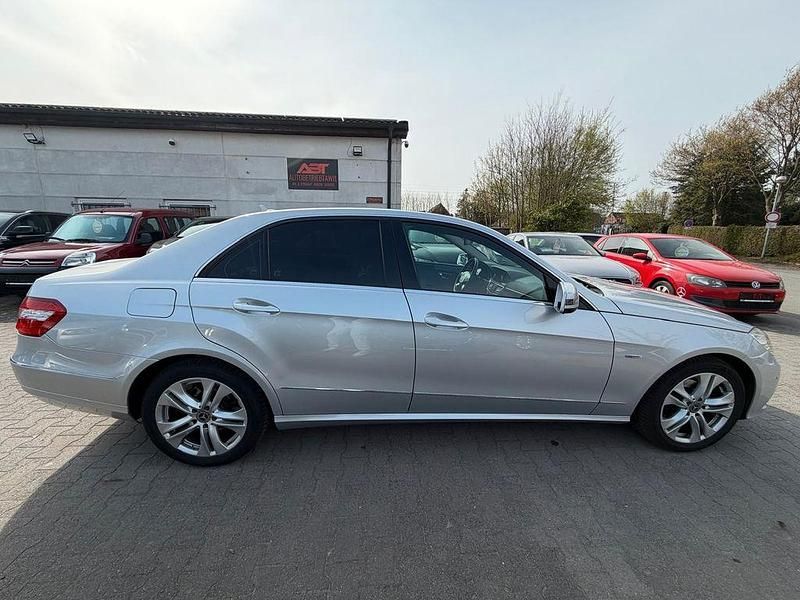 Gebraucht Mercedes E200 Avantgarde 184 PS (135 kW) 2010 Iridiumsilber Limousine