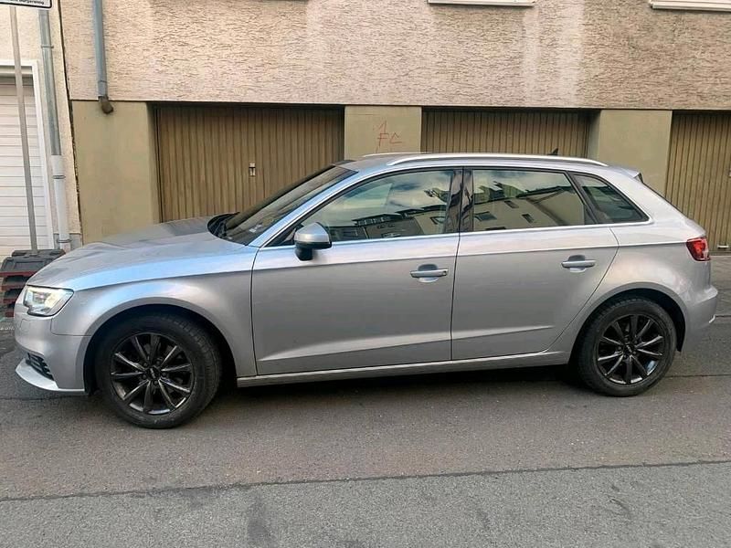 Gebraucht Audi A3 116 PS (85 kW) 2018 Grau Limousine