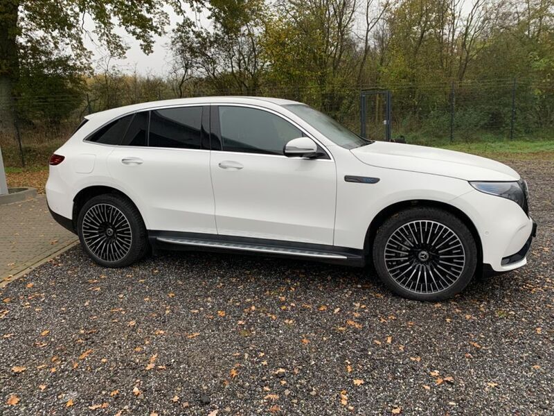 Weiß Gebraucht 2020 Mercedes EQC400 AMG line SUV | 41.400 € (Fairer Preis) - Bild 1/4