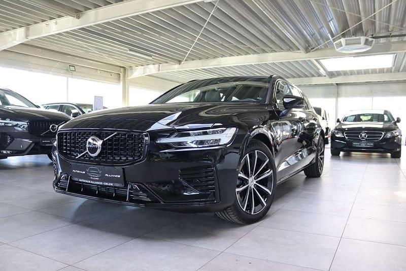 Gebraucht Volvo V60 Plus 398 PS (292 kW) 2023 Onyx black / metallic Kombi