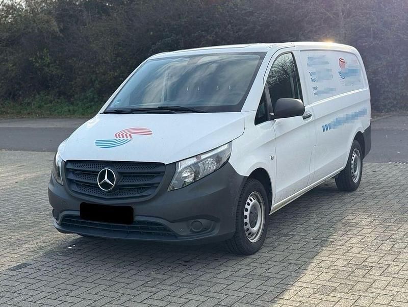 Weiß Gebraucht 2018 Mercedes Vito Van / Kleinbus | 15.800 € - Bild 1/4