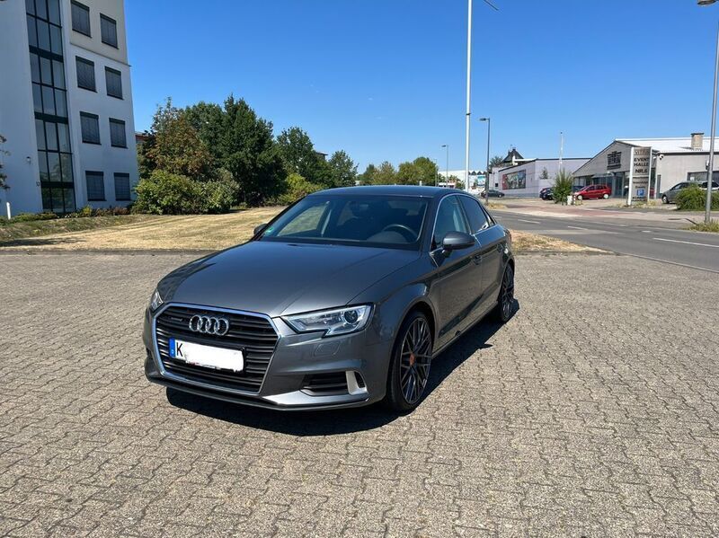 Grau Gebraucht 2019 Audi A3 Sport Limousine | 19.900 € (Superpreis) - Bild 1/4