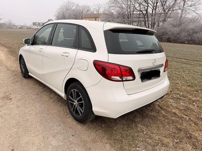 Gebraucht Mercedes B180 122 PS (89 kW) 2016 Weiß Van / Kleinbus