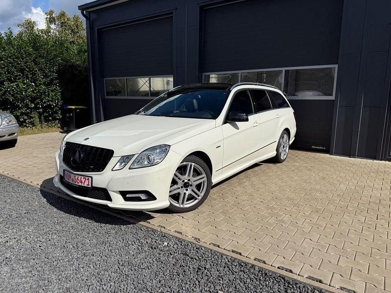 Weiß Gebraucht 2011 Mercedes E200 AMG line Kombi | 8.250 € (Guter Preis) - Bild 1/4