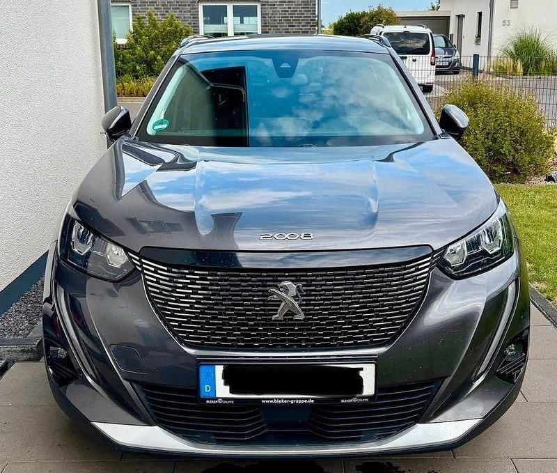 Grau Gebraucht 2021 Peugeot 2008 Allure SUV | 16.990 € (Fairer Preis) - Bild 1/4