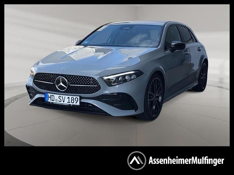Grau Gebraucht 2025 Mercedes A180 AMG Limousine | 33.979 € (Fairer Preis) - Bild 1/4