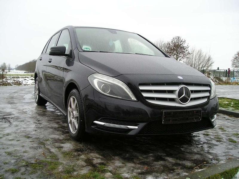 Gebraucht Mercedes B180 109 PS (80 kW) 2012 Schwarz Van / Kleinbus