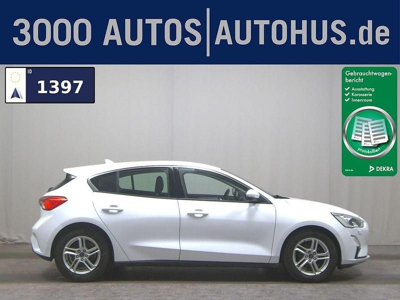 Frostweiß Gebraucht 2019 Ford Focus Cool & Connect Limousine | 9.980 € (Guter Preis) - Bild 1/4