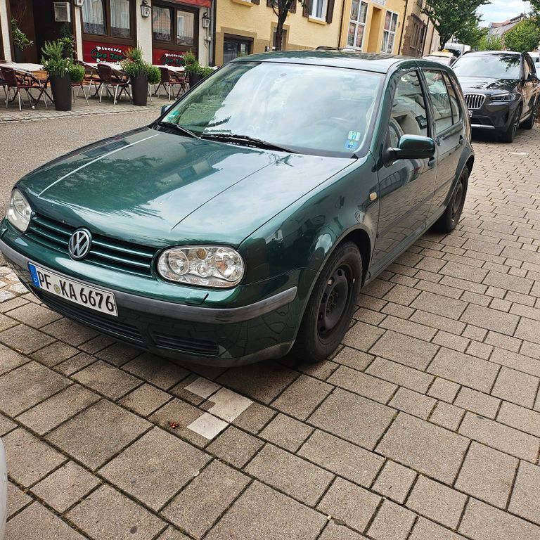 Grün Gebraucht 2002 VW Golf IV Basis Limousine | 2.200 € (Etwas zu teuer) - Bild 1/3