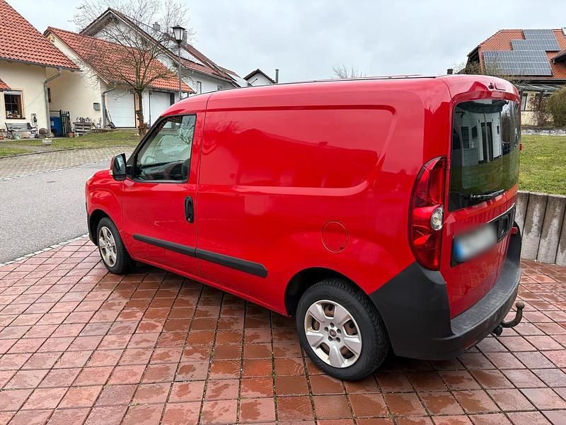 Gebraucht Fiat Doblò 90 PS (66 kW) 2014 Rot Van / Kleinbus