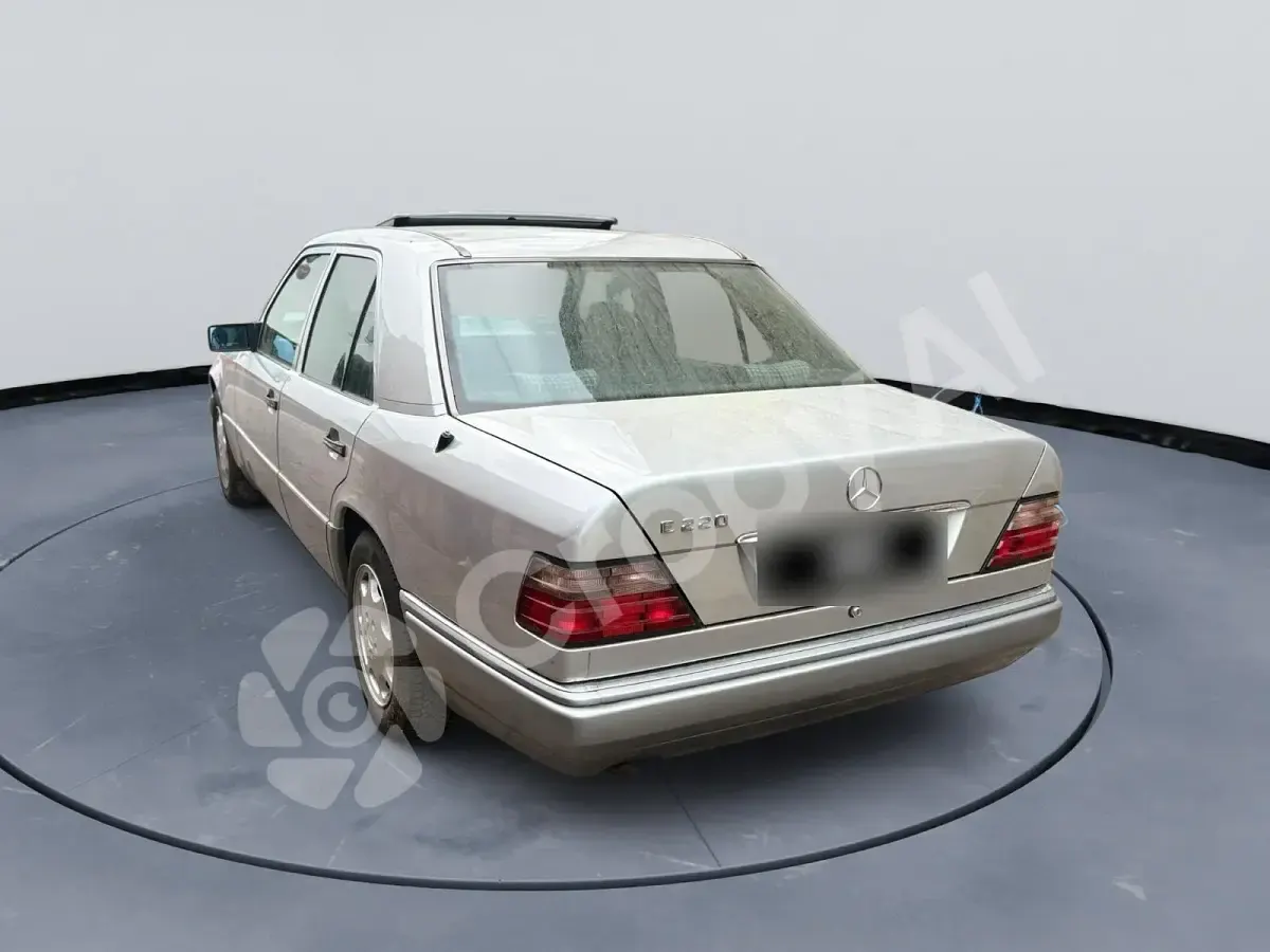 Brugt Mercedes E220 150 HK (110 kW) 1994 Sølv Sedan