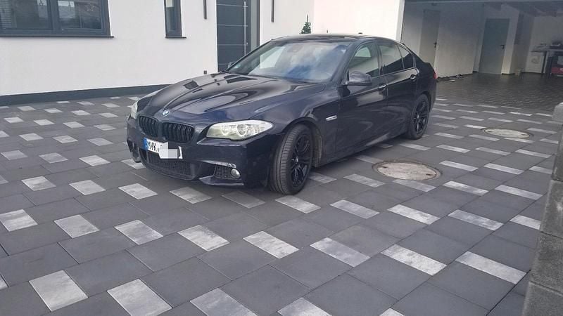 Schwarz Gebraucht 2011 BMW 528 M Sport Limousine | 18.900 € - Bild 1/4
