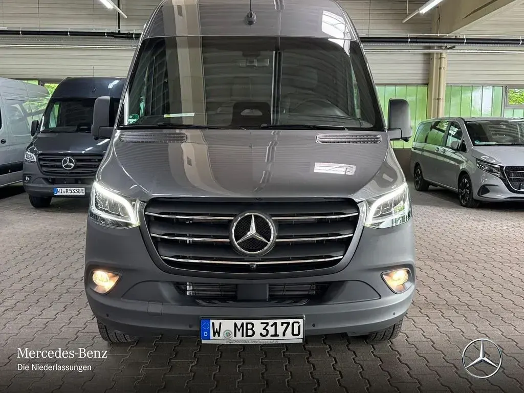 Gebraucht Mercedes Sprinter 170 PS (125 kW) 2025 Grau Van