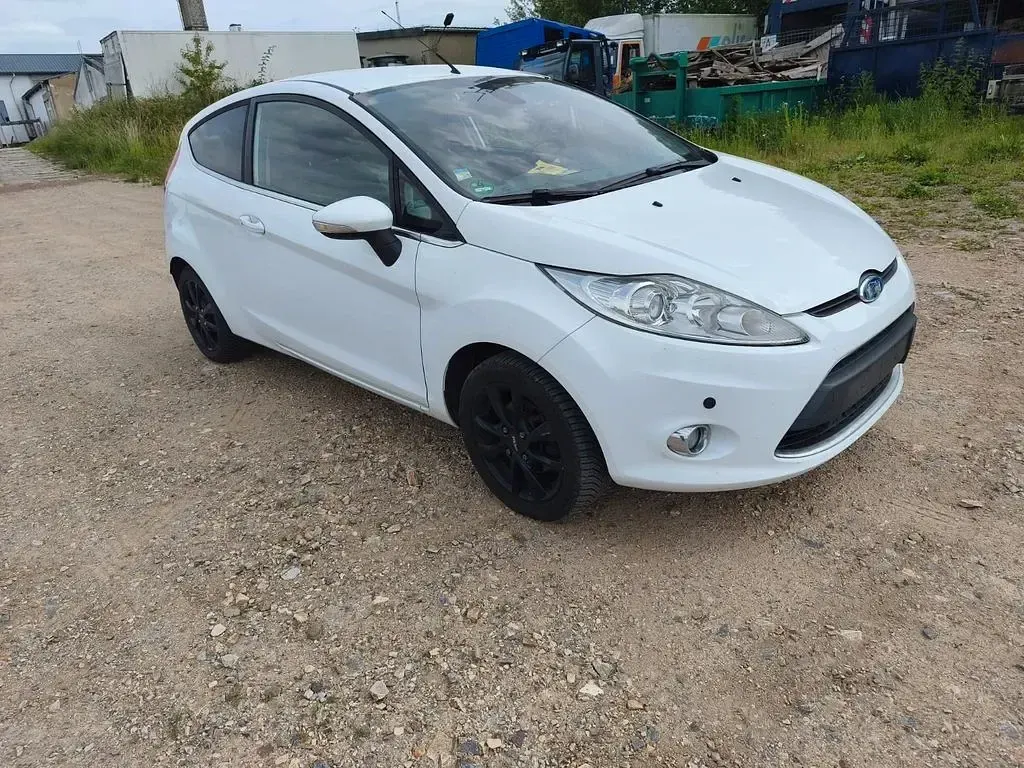 Gebraucht Ford Fiesta Titanium 82 PS (60 kW) 2009 Weiß Limousine