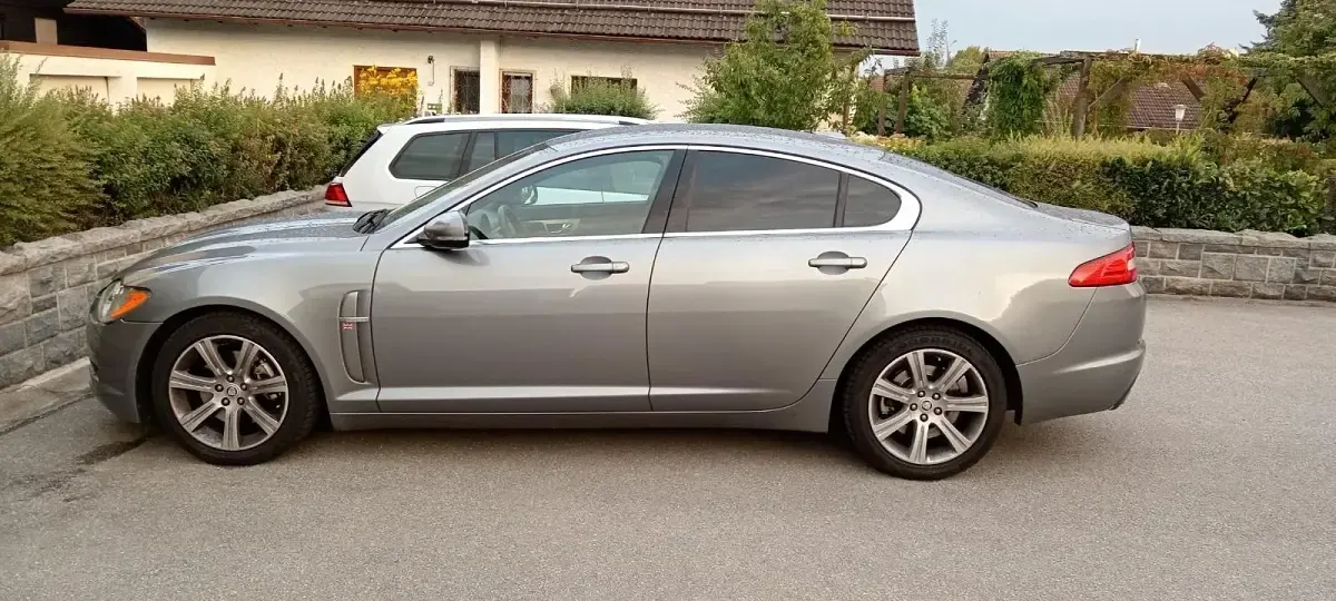 Gebraucht Jaguar XF 211 PS (155 kW) 2011 Silber Limousine