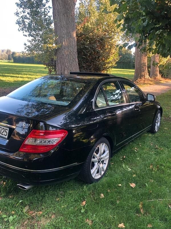 Schwarz Gebraucht 2009 Mercedes C320 Avantgarde Limousine | 6.700 € (Guter Preis) - Bild 1/4
