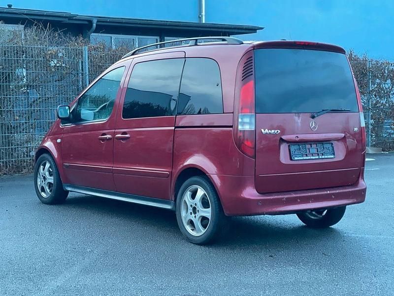 Gebraucht Mercedes Vaneo 125 PS (91 kW) 2003 Rot Van / Kleinbus