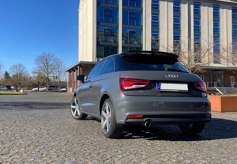 Gebraucht Audi A1 95 PS (69 kW) 2016 Grau Kleinwagen