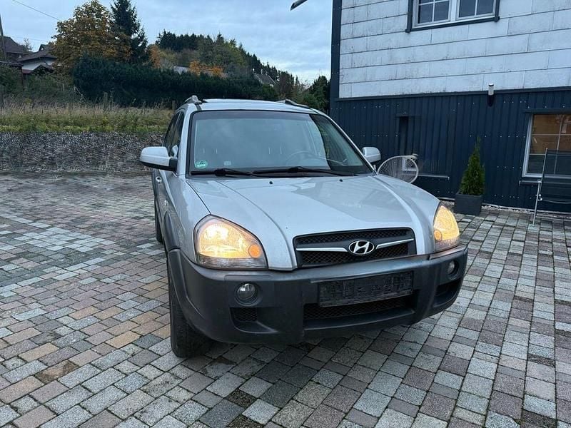 Silber Gebraucht 2010 Hyundai Tucson SUV | 3.890 € (Fairer Preis) - Bild 1/4