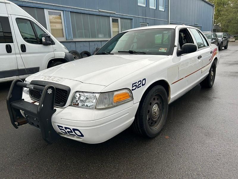 Weiß Gebraucht 2011 Ford Crown Limousine | 6.500 € - Bild 1/4