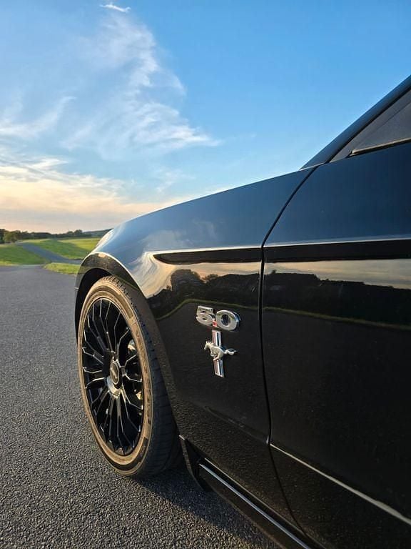 Second-hand Ford Mustang GT 426 CP (313 kW) 2012 Negru