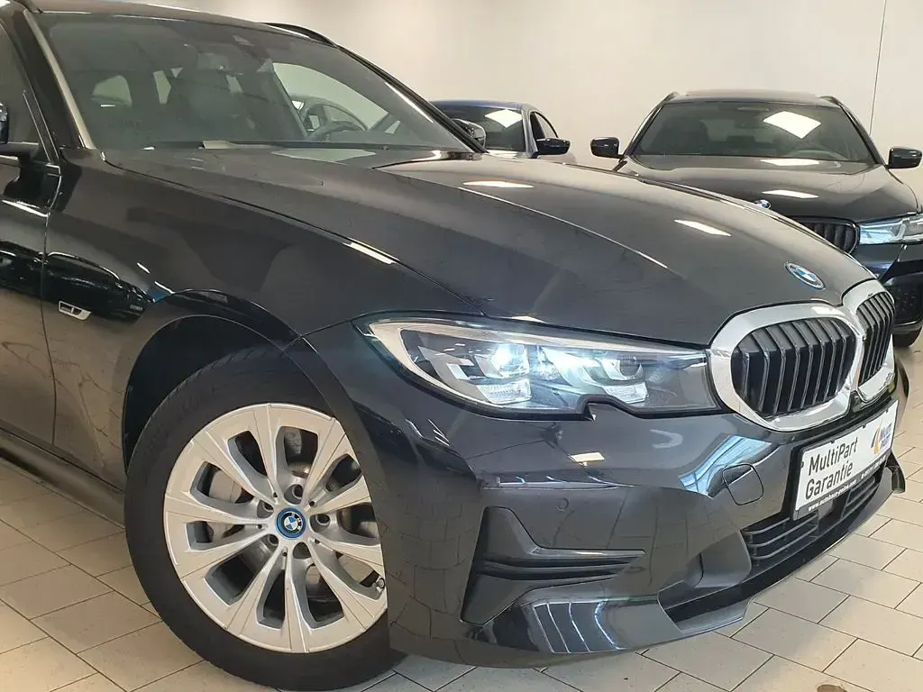Gebraucht BMW 330 Advantage 184 PS (135 kW) 2022 Schwarz Limousine