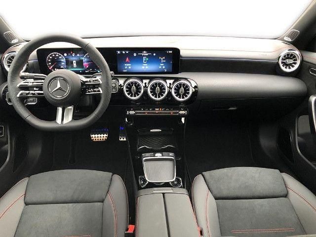 Gebraucht Mercedes CLA220 AMG line 190 PS (139 kW) 2024 Grau metalliclack mountaingrau Limousine