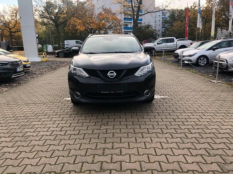 Schwarz Gebraucht 2015 Nissan Qashqai 360º SUV | 12.999 € (Fairer Preis) - Bild 1/4