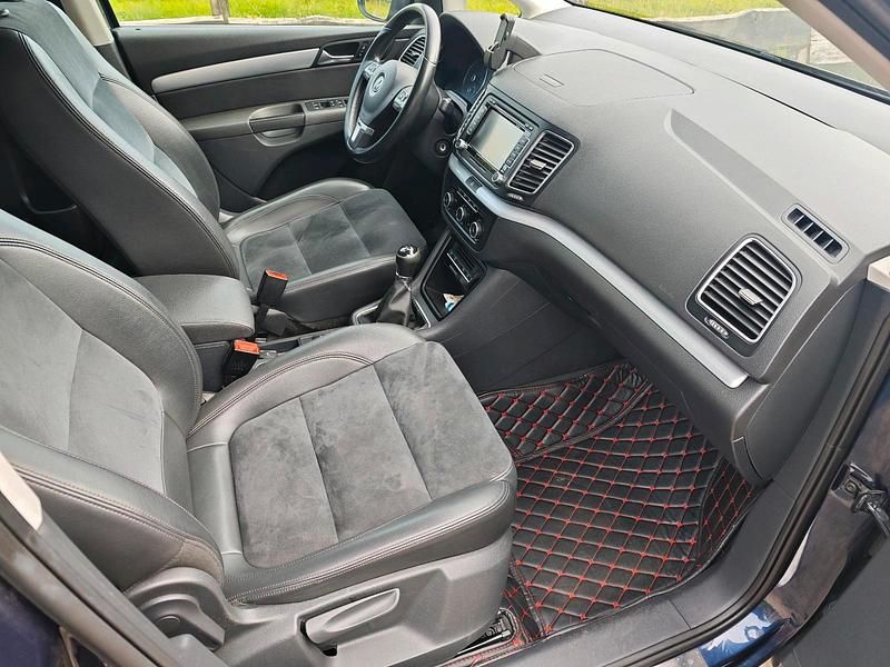 Second-hand VW Sharan 140 CP (102 kW) 2012 Albastru Monovolum