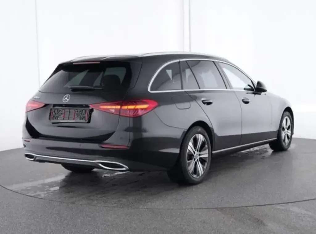 Gebraucht Mercedes C300e Avantgarde 313 PS (230 kW) 2023 Schwarz Limousine