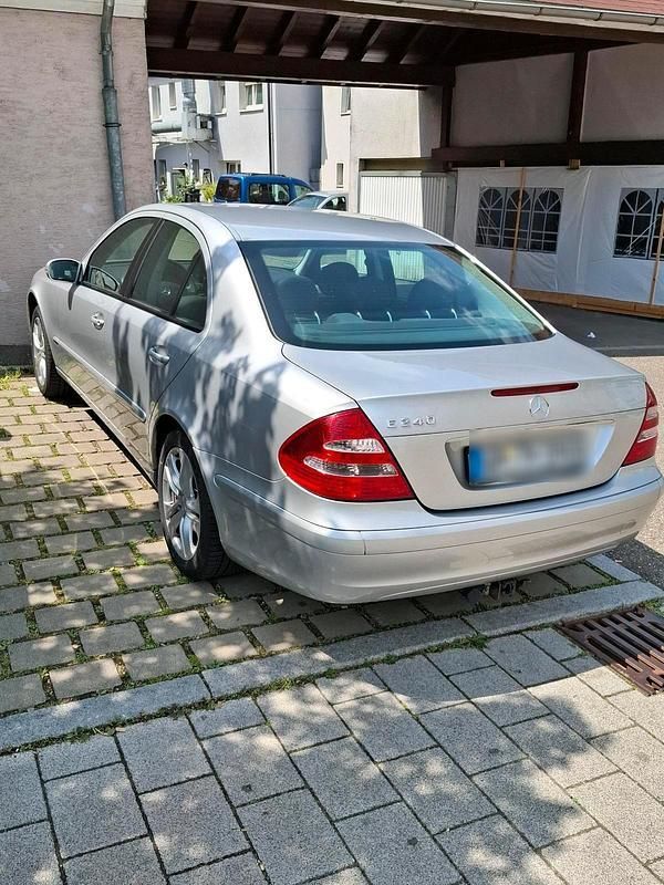 Silber Gebraucht 2002 Mercedes E240 Limousine | 4.500 € (Guter Preis) - Bild 1/4