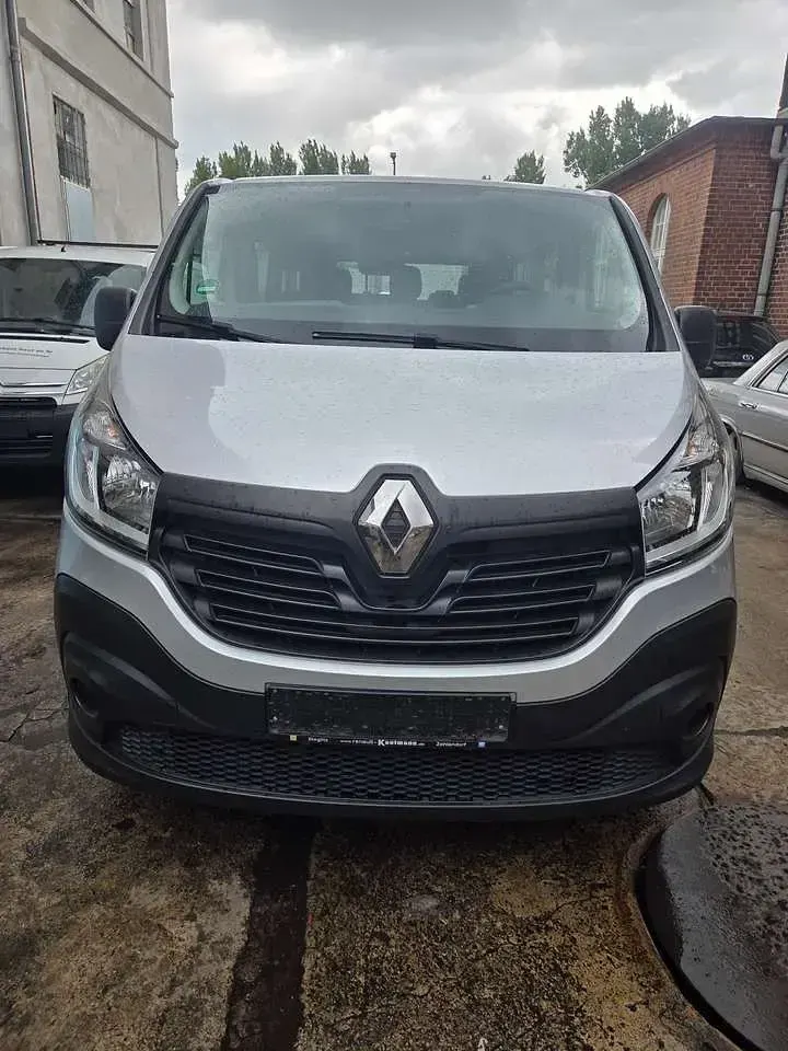 Gebraucht Renault Trafic Expression 116 PS (85 kW) 2015 Platingrau Van / Kleinbus